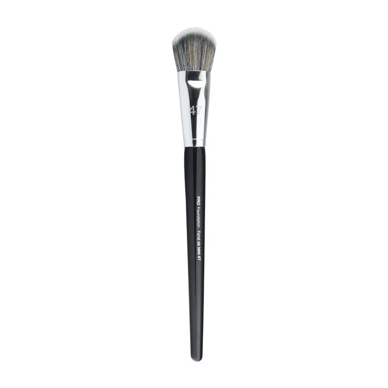 MAKEUP BRUSH