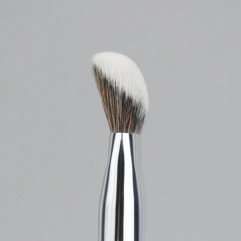 MAKEUP BRUSH