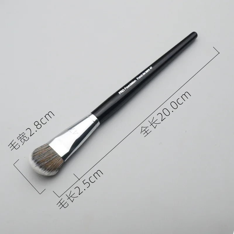 MAKEUP BRUSH
