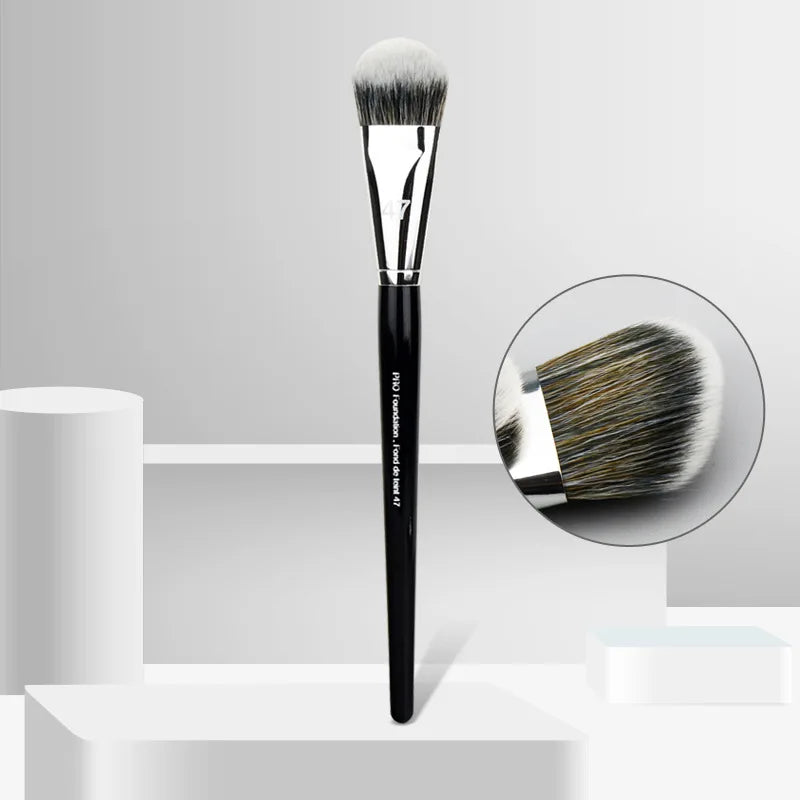 MAKEUP BRUSH