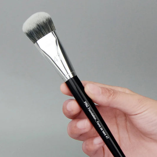 MAKEUP BRUSH