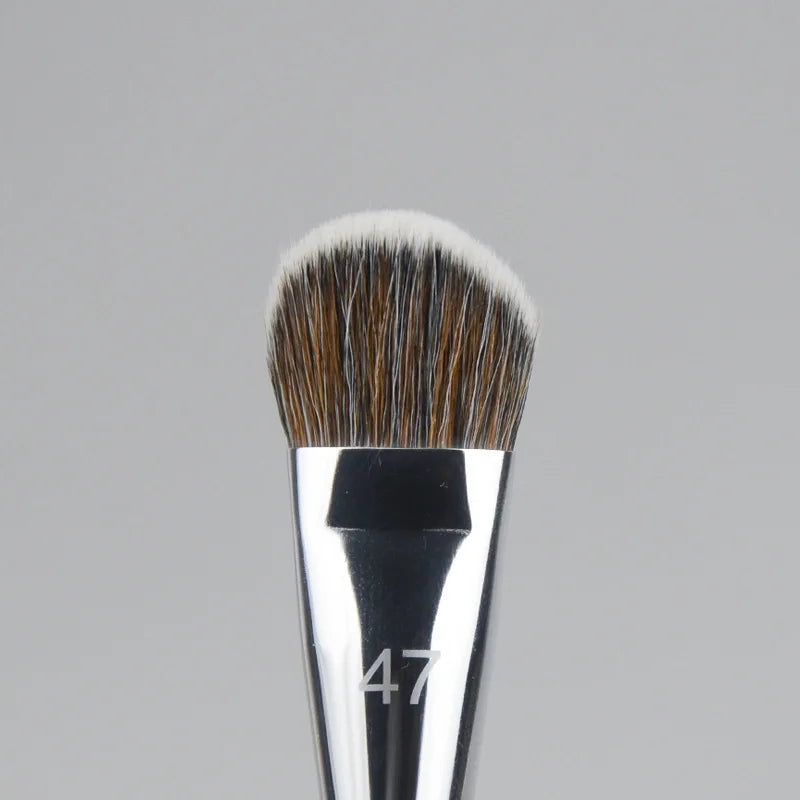 MAKEUP BRUSH